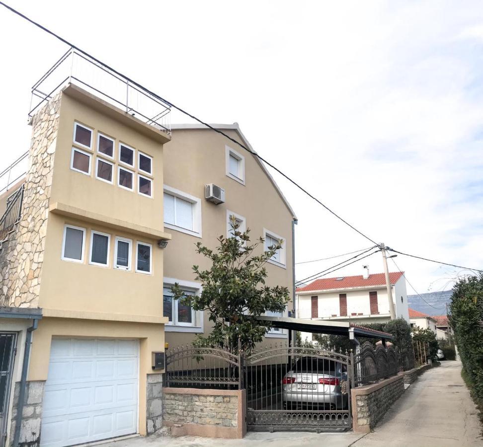 Apartments Robert Kastela Exterior photo